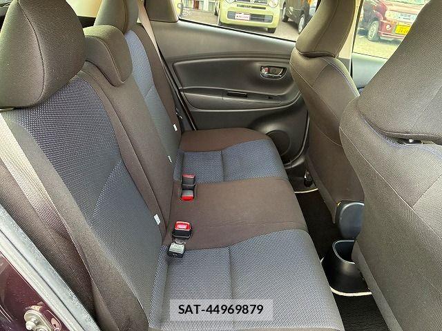 Toyota VITZ 2015-12 8882817-18