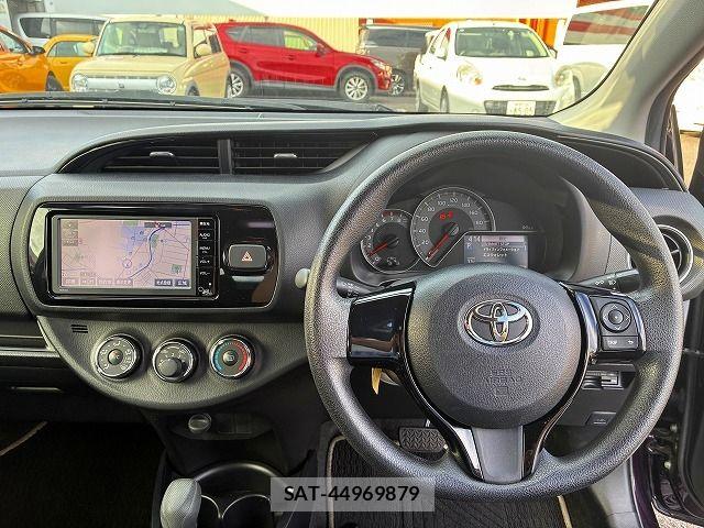 Toyota VITZ 2015-12 8882817-7
