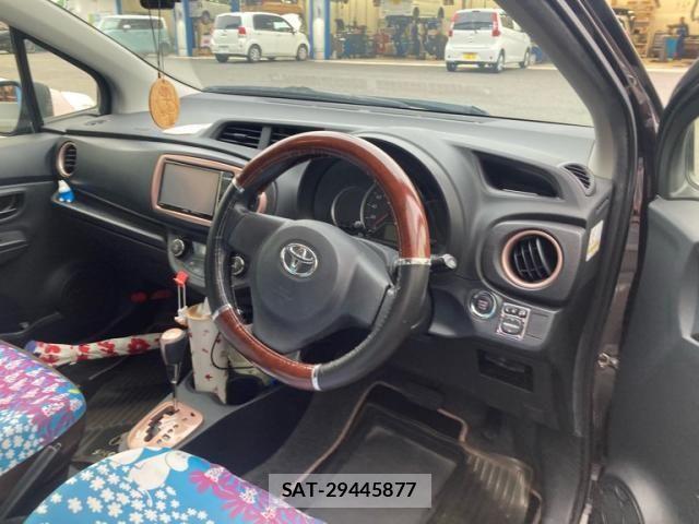 Toyota VITZ 2013-12 8882820-6