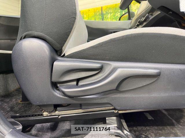 Toyota VITZ 2013-10 8882818-5