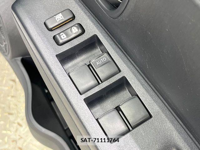 Toyota VITZ 2013-10 8882818-6