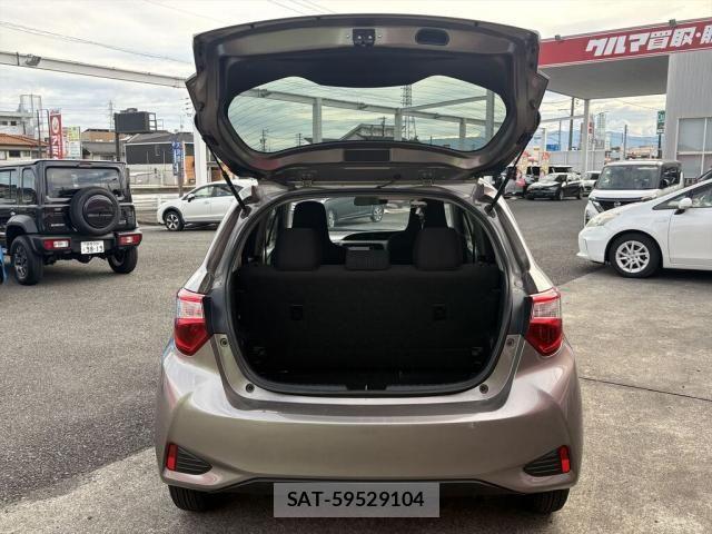 Toyota VITZ 2017-10 8882821-14