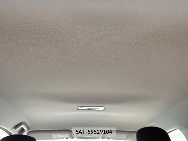 Toyota VITZ 2017-10 8882821-16