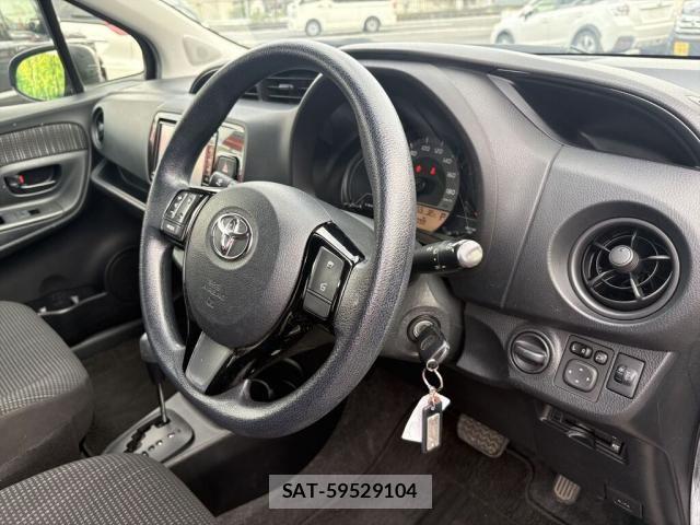 Toyota VITZ 2017-10 8882821-26