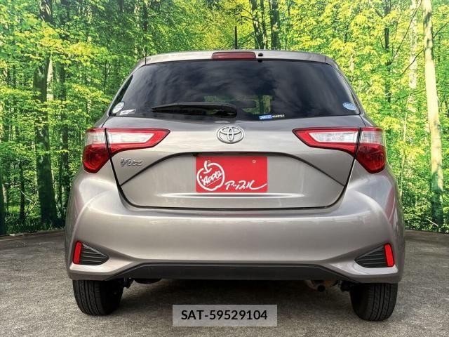 Toyota VITZ 2017-10 8882821-2