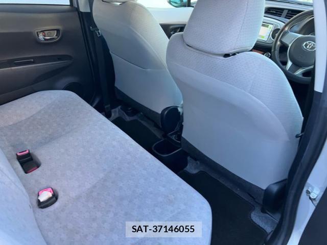 Toyota VITZ 2011-10 8882825-11