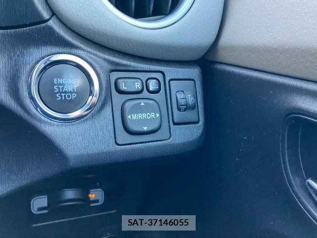 Toyota VITZ 2011-10 8882825-20