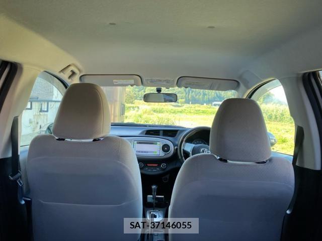 Toyota VITZ 2011-10 8882825-22