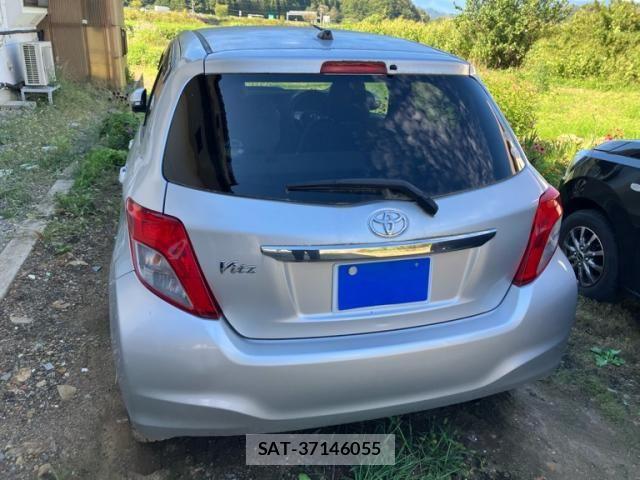 Toyota VITZ 2011-10 8882825-3