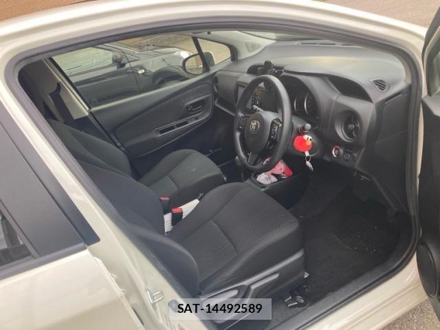Toyota VITZ 2017-01 8882819-11