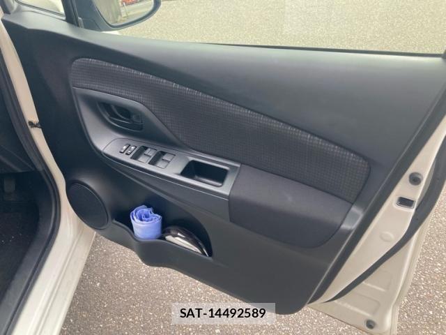 Toyota VITZ 2017-01 8882819-13