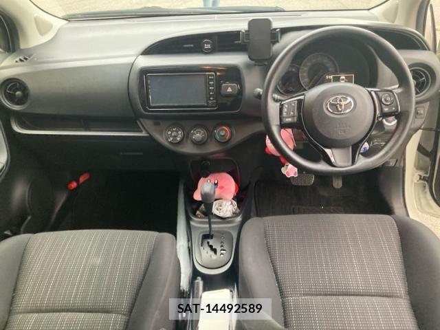 Toyota VITZ 2017-01 8882819-15