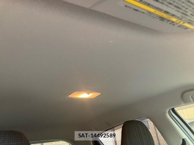 Toyota VITZ 2017-01 8882819-18