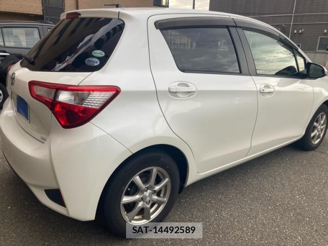 Toyota VITZ 2017-01 8882819-4