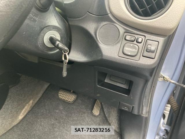 Toyota VITZ 2011-10 8884558-19
