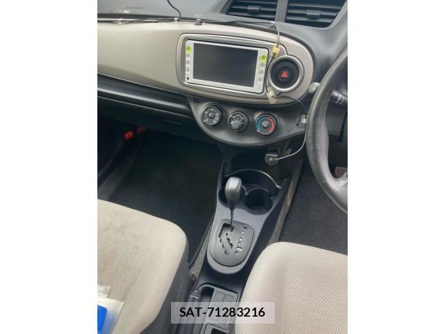 Toyota VITZ 2011-10 8884558-20