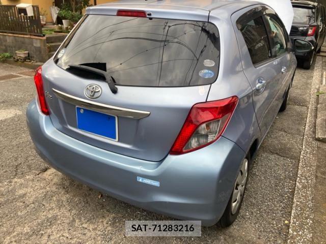 Toyota VITZ 2011-10 8884558-4