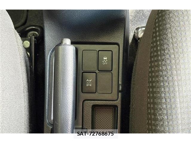 Toyota VITZ 2019-01 5882142-16