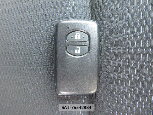 Toyota VITZ 2015-07 6753789-18