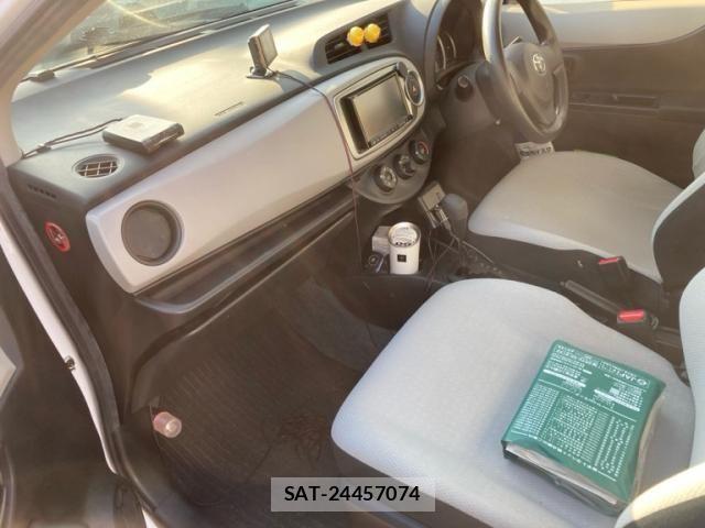 Toyota VITZ 2013-11 7218371-13