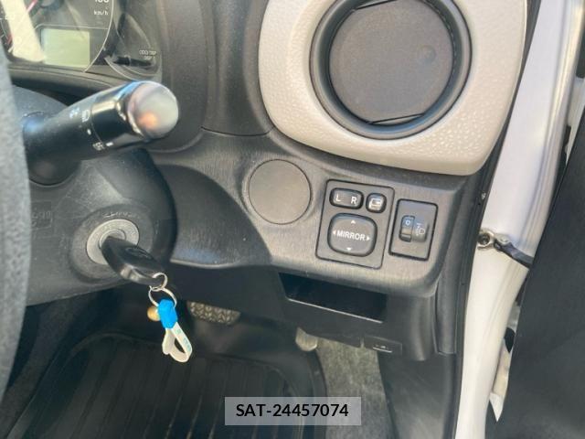Toyota VITZ 2013-11 7218371-18