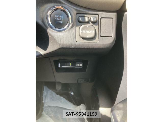 Toyota VITZ 2011-12 7226729-11