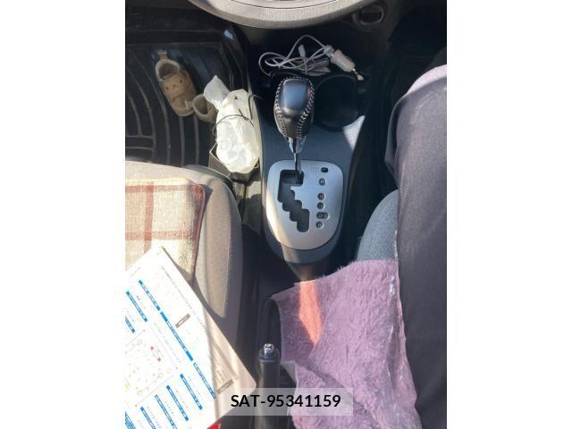 Toyota VITZ 2011-12 7226729-13