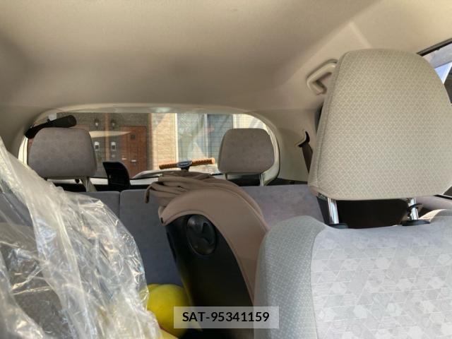 Toyota VITZ 2011-12 7226729-16