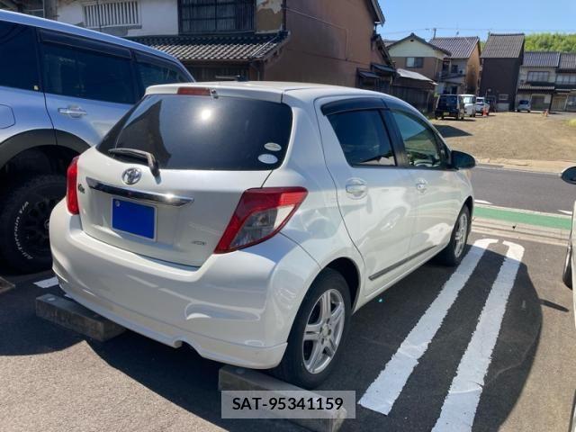 Toyota VITZ 2011-12 7226729-4