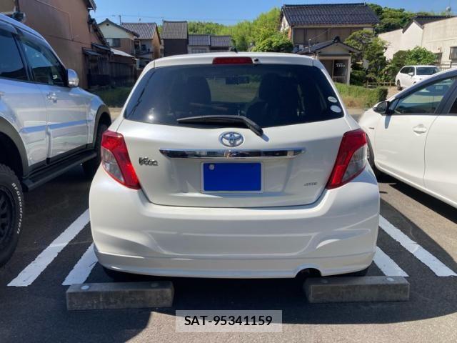 Toyota VITZ 2011-12 7226729-5