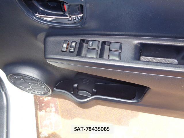 Toyota VITZ 2011-09 7252741-13