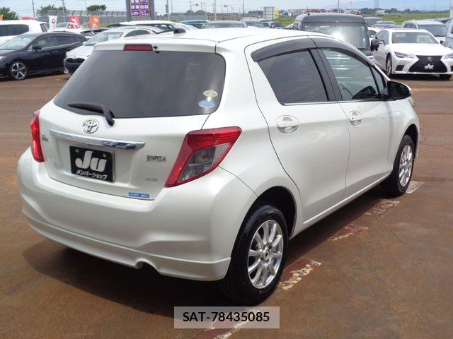 Toyota VITZ 2011-09 7252741-2