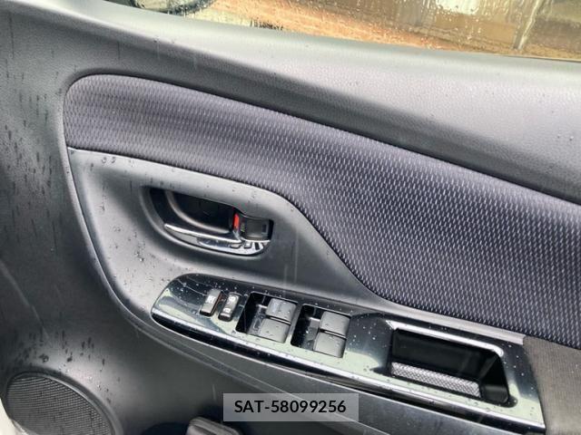 Toyota VITZ 2016-03 7621121-15