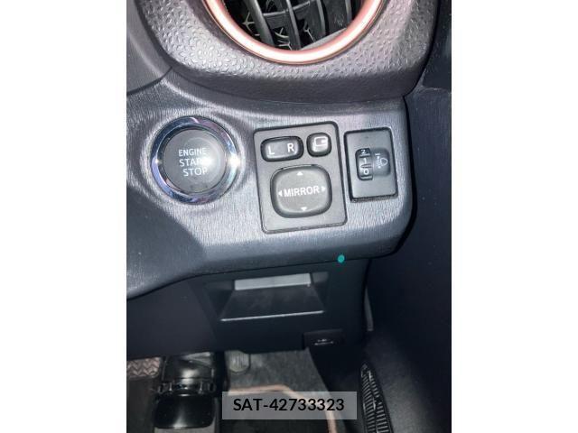 Toyota VITZ 2013-11 7621122-17