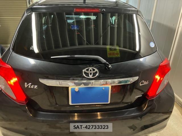 Toyota VITZ 2013-11 7621122-3