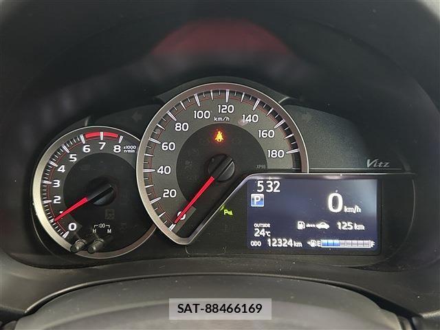 Toyota VITZ 2018-08 8039030-16