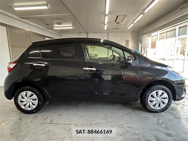 Toyota VITZ 2018-08 8039030-3