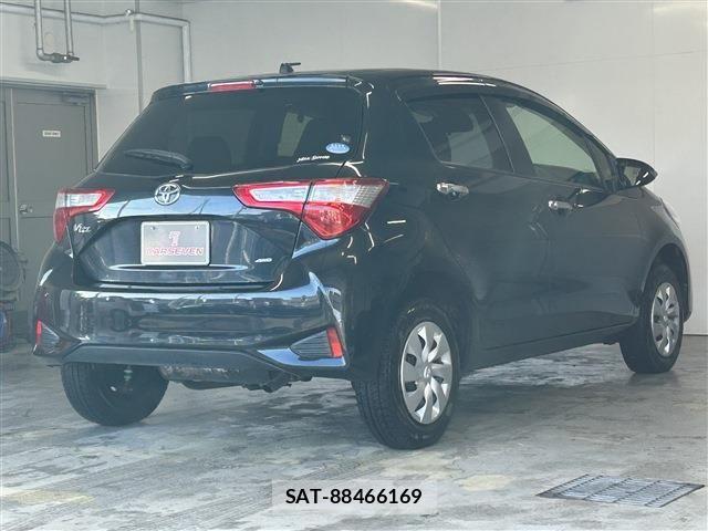Toyota VITZ 2018-08 8039030-4