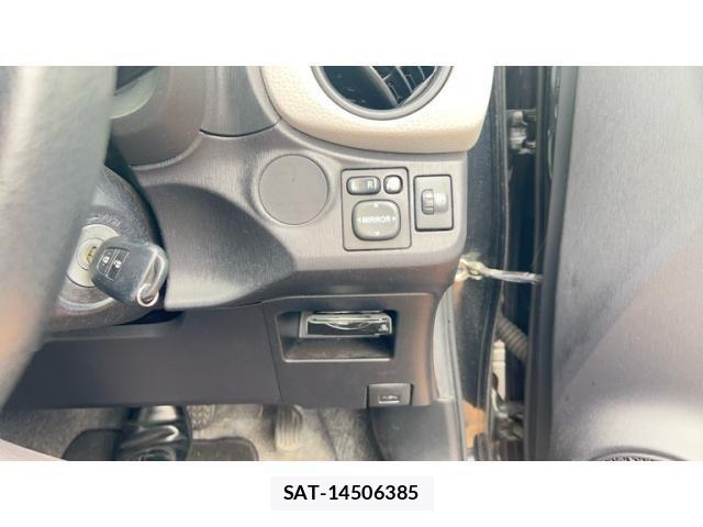 Toyota VITZ 2011-08 8076057-14