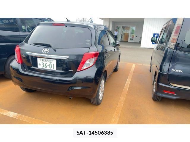 Toyota VITZ 2011-08 8076057-3