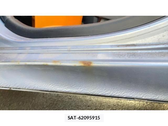 Toyota VITZ 2011-07 8102526-23
