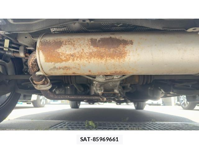 Toyota VITZ 2011-10 8132868-11