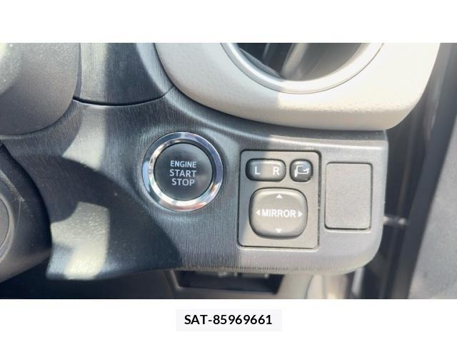 Toyota VITZ 2011-10 8132868-13