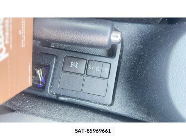 Toyota VITZ 2011-10 8132868-17