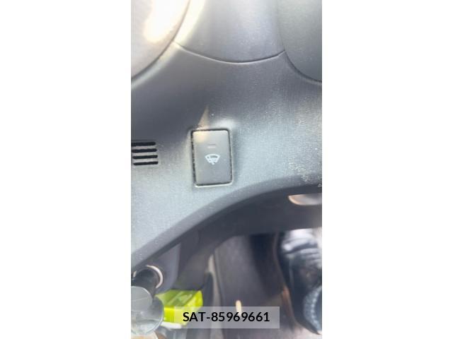 Toyota VITZ 2011-10 8132868-18