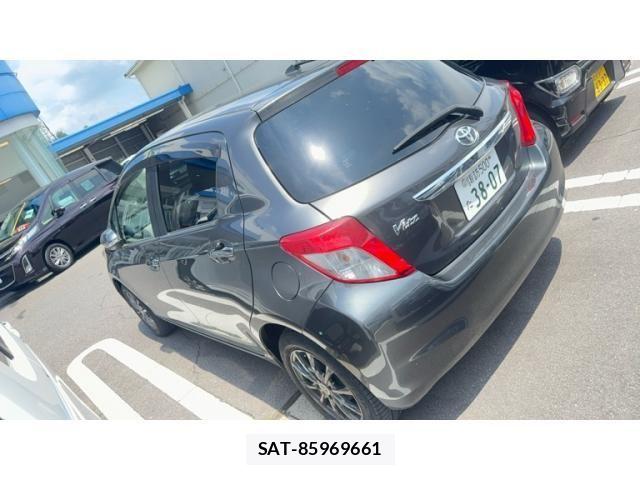 Toyota VITZ 2011-10 8132868-3