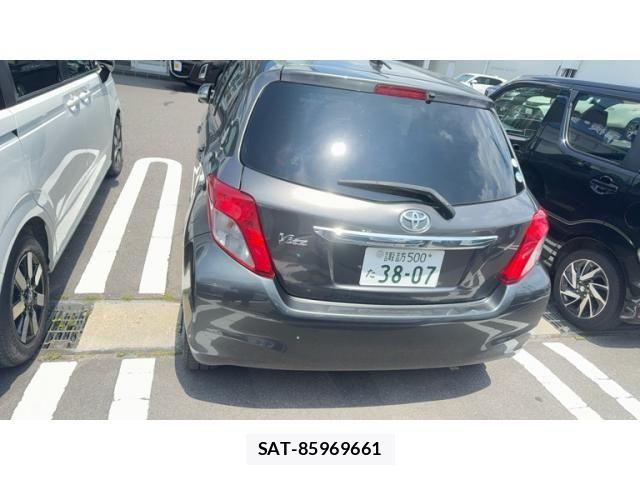 Toyota VITZ 2011-10 8132868-4