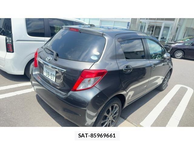 Toyota VITZ 2011-10 8132868-5