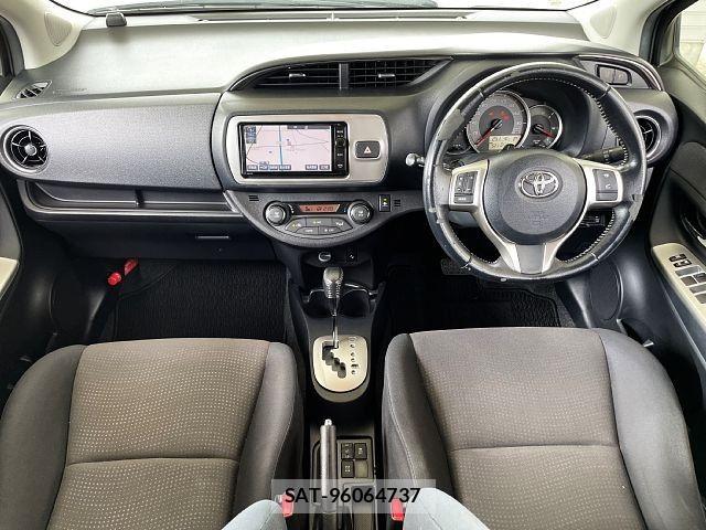 Toyota VITZ 2016-07 8210878-1