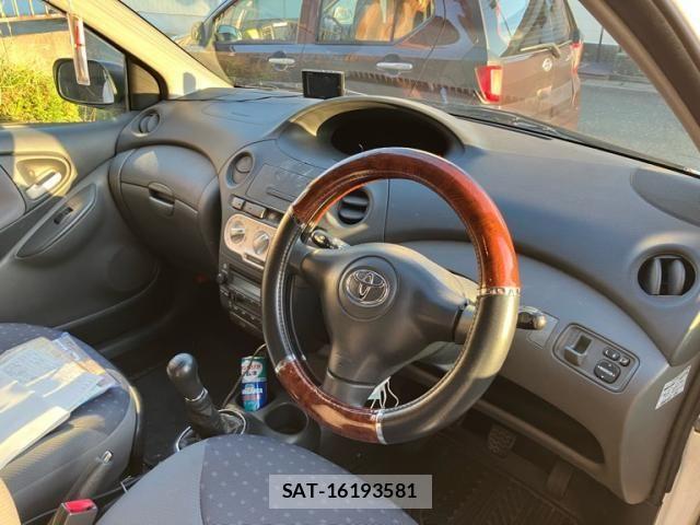 Toyota VITZ 2004-04 8232303-9